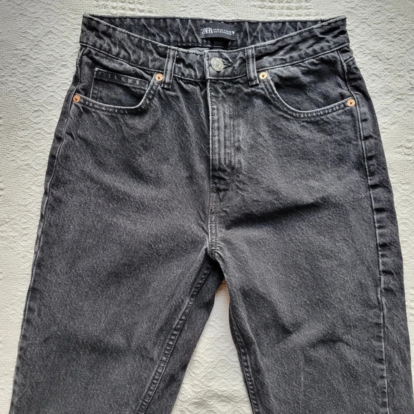 Zara , High-Rise, Mom Leg Ankle Rigid Relaxed Fit Denim Jean - Picture 3 of 10